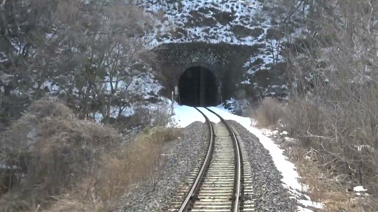 冬景色の三陸鉄道リアス線 岩手船越駅～浪板海岸駅間を走行する36-700形の前面展望