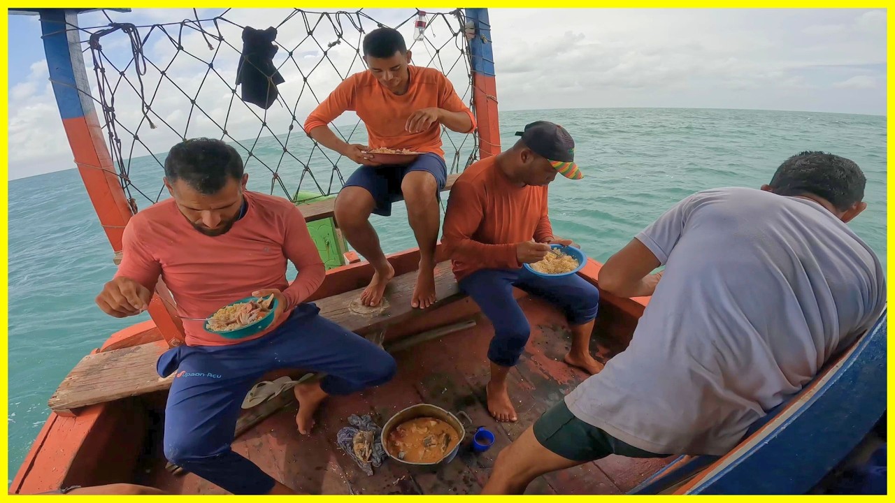 PARTE 03 - SAINDO PRO ALTO MAR! Rotina no Cais, Espinhel e Peixe Frito no Barco (IMAGENS REAIS)