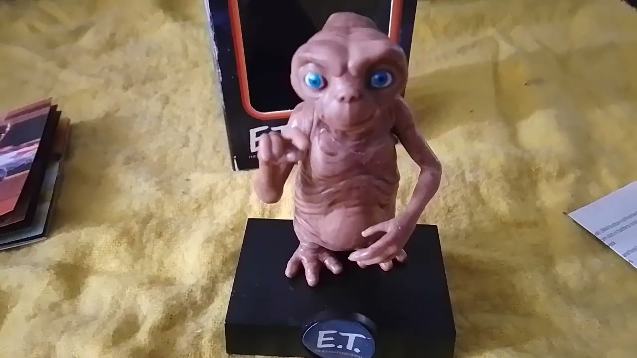 talking E.T. figurine with light and sound ☺️