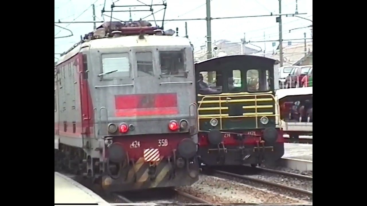 Stazione di San Candido nel 1997 - Bahnof Innichen - FS E424-358 Navetta e altro