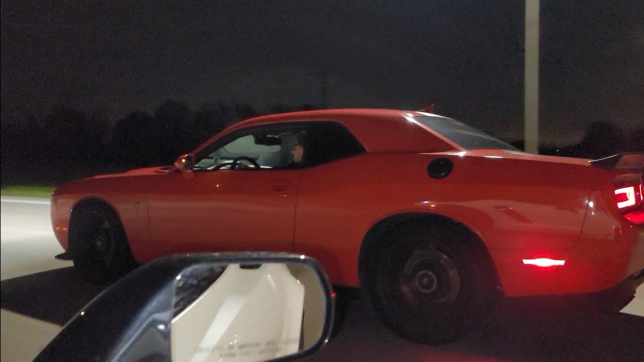 2016 Dodge Challenger Hellcat vs 2017 C7 Corvette Z06