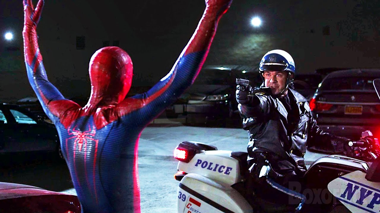 Spider-Man trolls a cop (the knife joke is priceless)