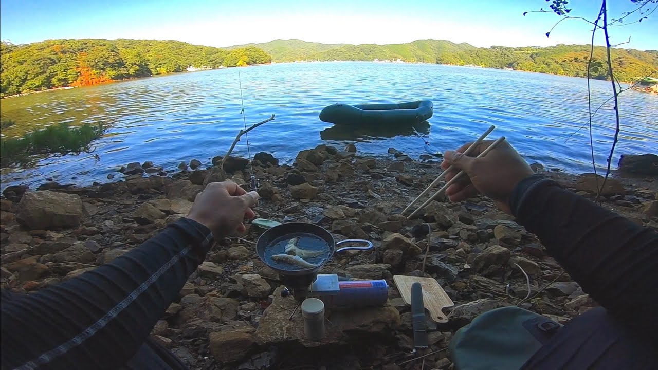 釣りをしながら洞窟でご飯を食べたよ！