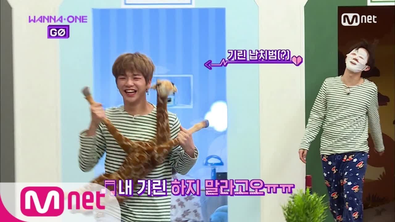 Wanna One Go [2화] ′내 기린 내놔!′ 22세와 27세, 그 남자들의 노는 법 171110 EP.6