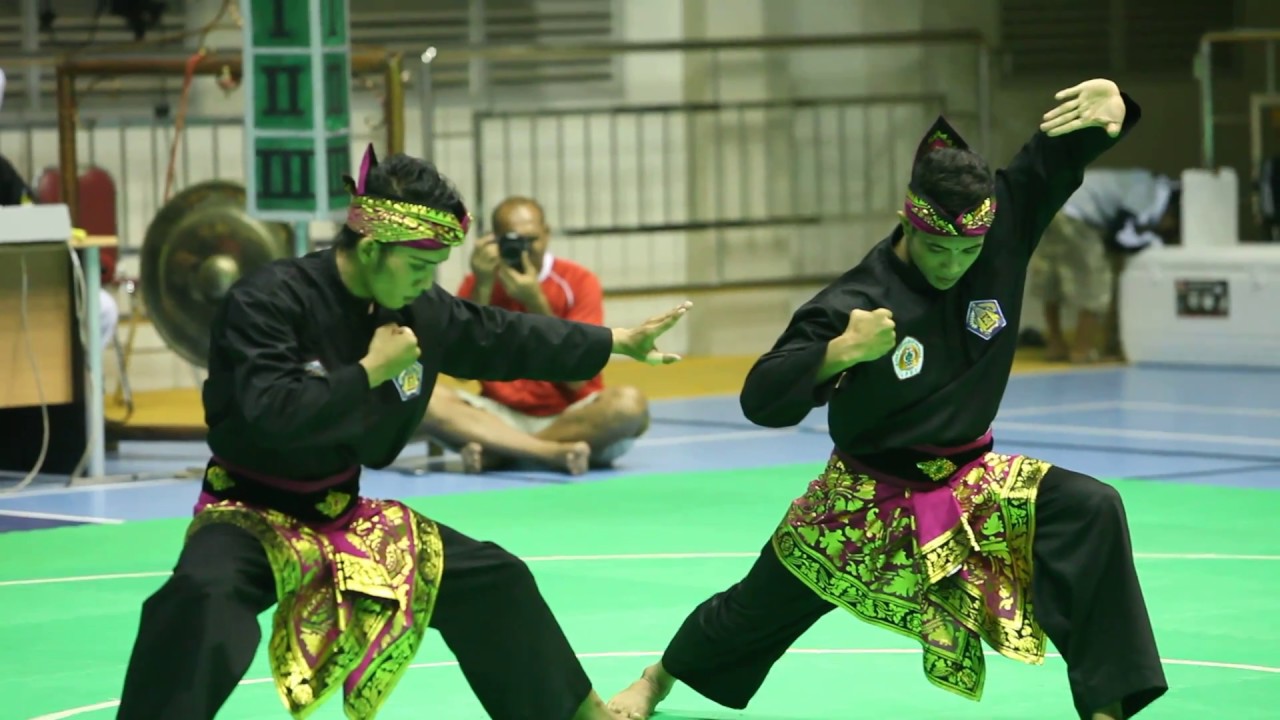 Pencak Silat Ganda Putra Bali Jatuhan Terbang