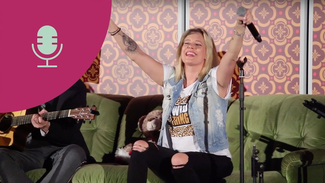 Jini Meyer spielt 1000 KM bis zum Meer live beim Sofakonzert