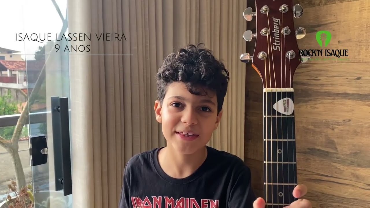 Isaque toca “Tears in Heaven” de Eric Clapton