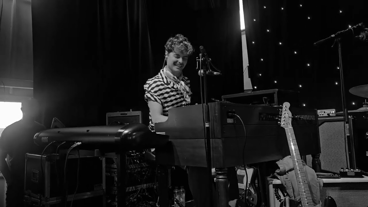 Cinelli Brothers met het nummer 'I Like it Like That'