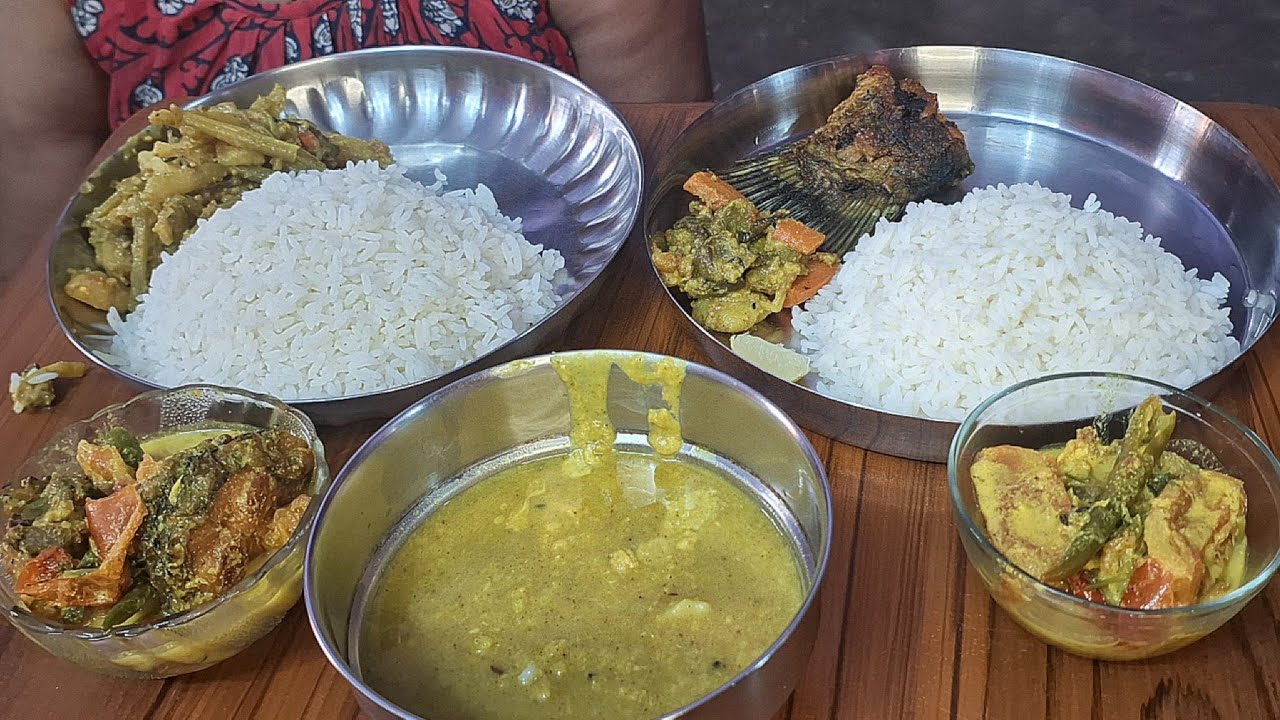 Eating katla fish fry, panch mesali sobji, mung daal, sorshe katla with rice ll 