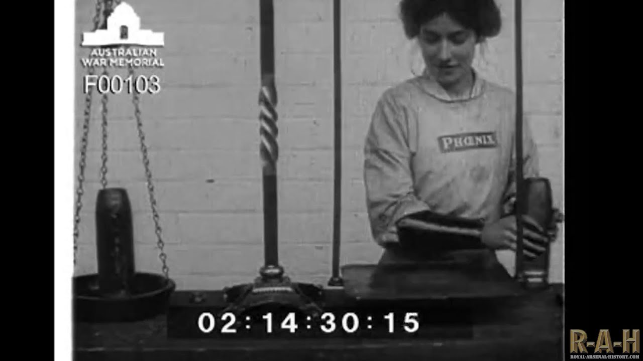 1915  WW1 Women workers for Victory, British munitions factory WOMEN do all the heaviest work