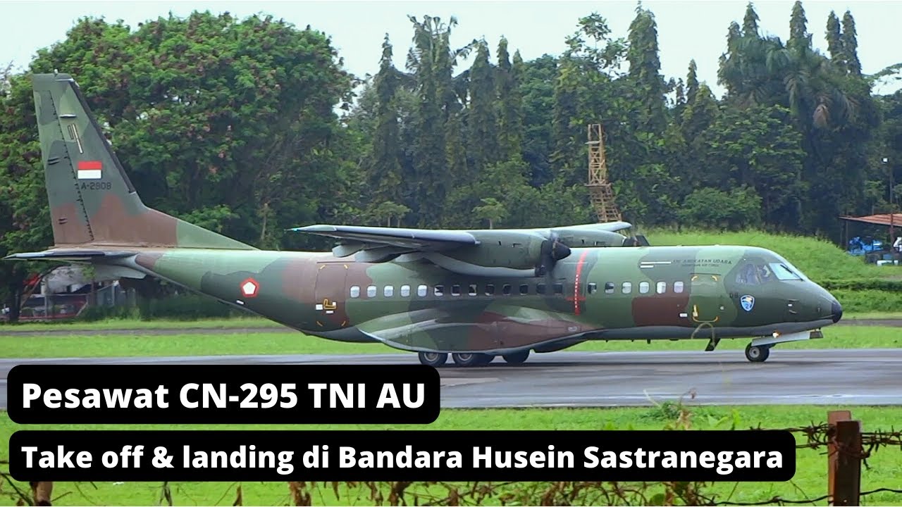 Pesawat CN-295 TNI AU take off & landing dari Bandara Husein Sastranegara Bandung