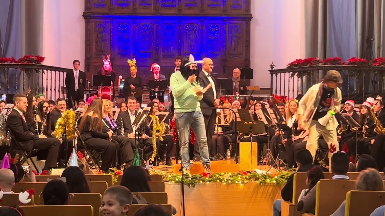 Agrupación Musical Ubetense y Los Salpiñoni - Campanadas / Felicidad da da