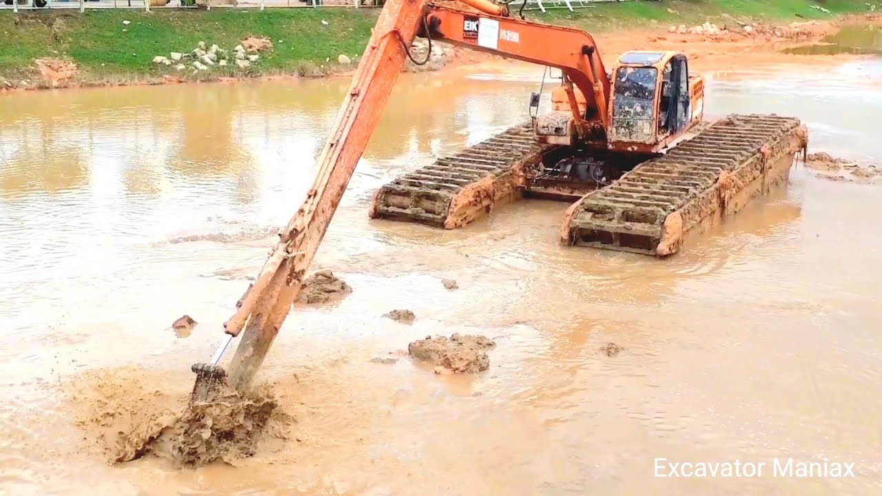 Doosan Amphibious Excavator Digging Mud