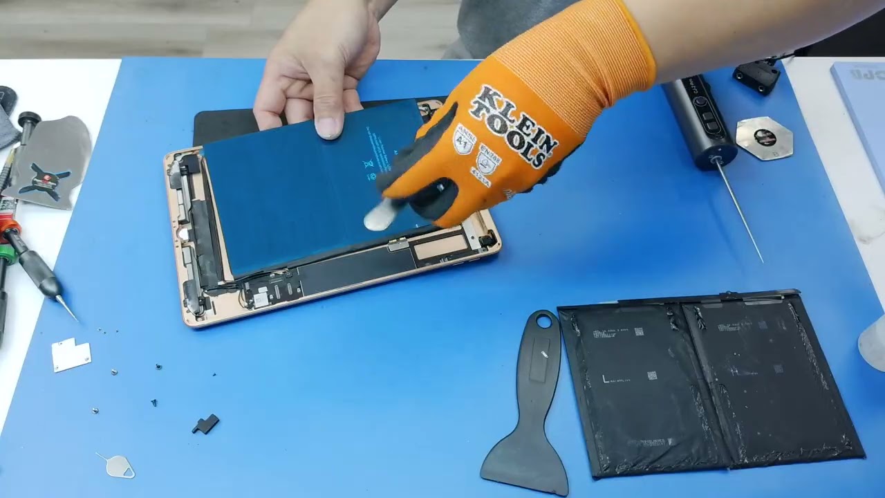 iPad 7 Gen Battery Replacement 2