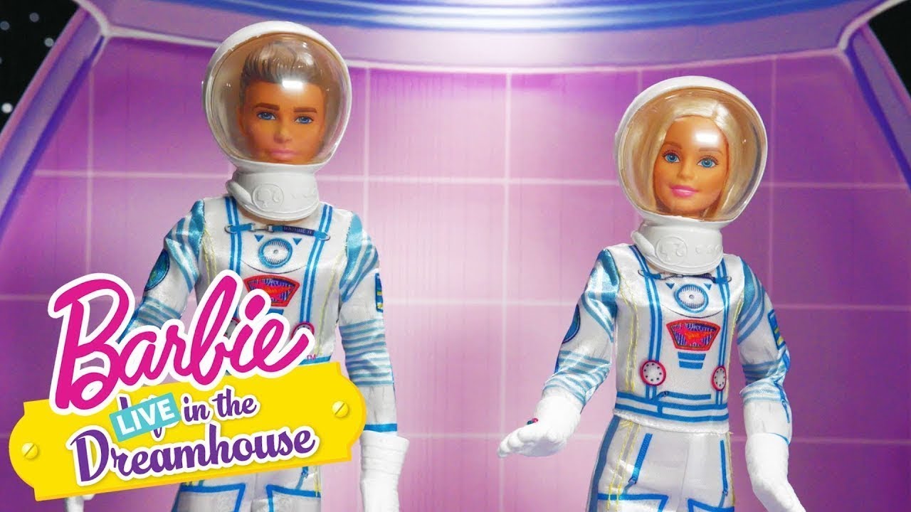 BONECO À DERIVA | Barbie LIVE! In The Dreamhouse | Barbie Português