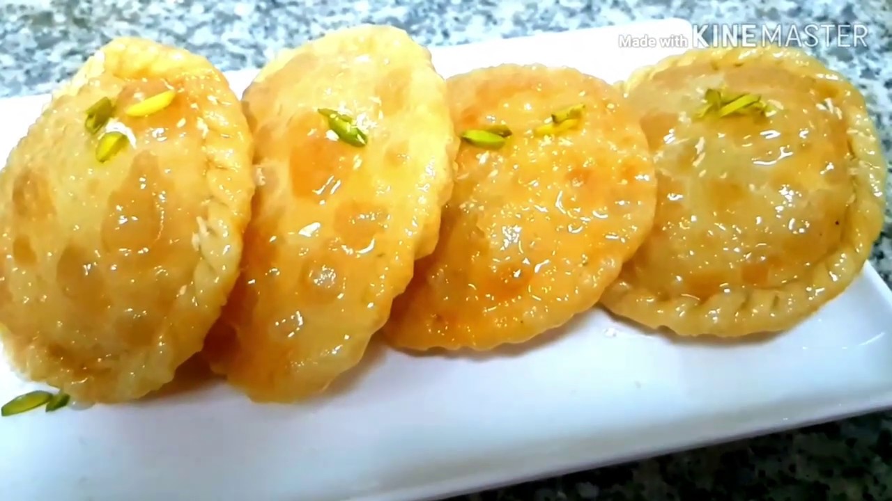 Chandrakala gujiya recipe||sweets recipe|चंद्रकला बनाने का सही तरीक़ा|chandrakala gujiya