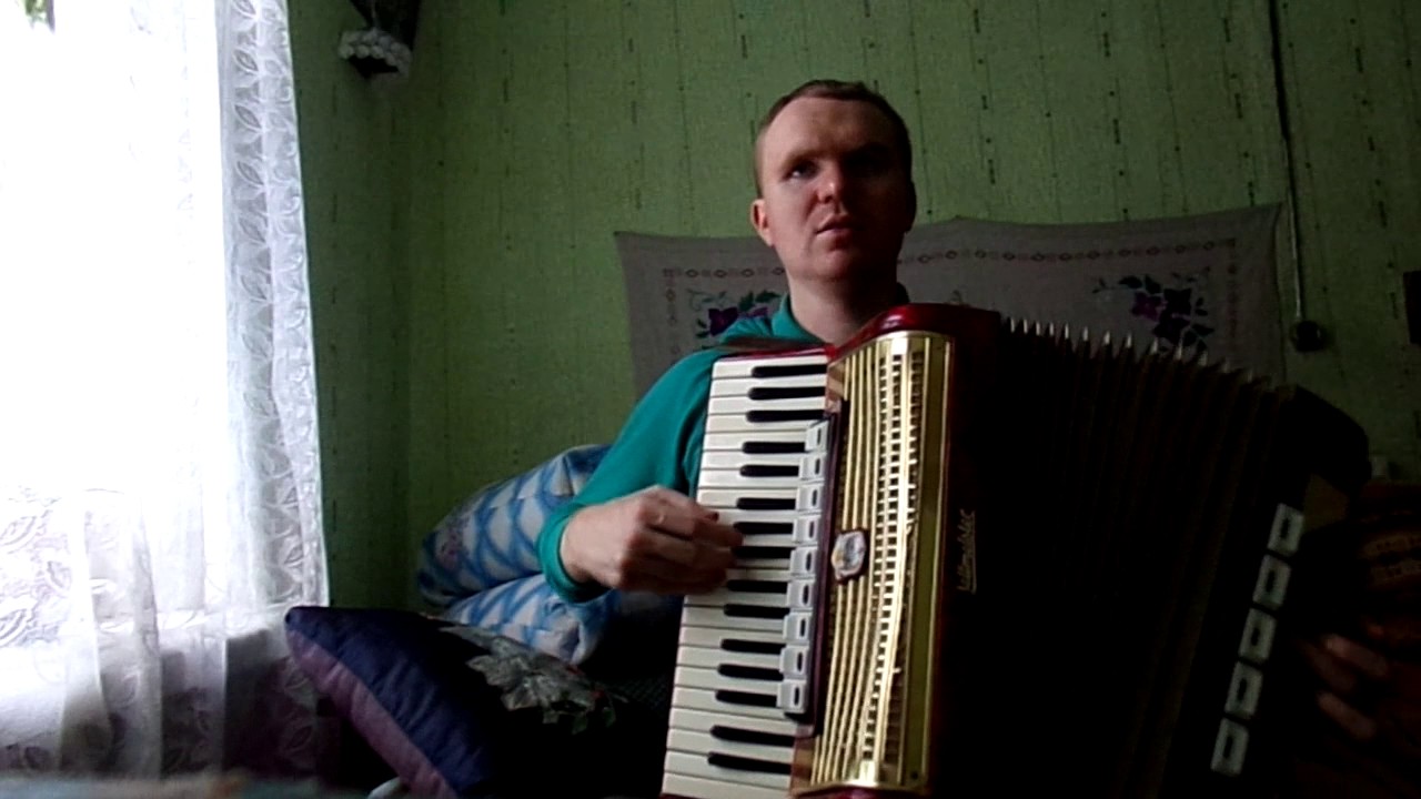 Lobs bej' puika myusu Jezups akordeons