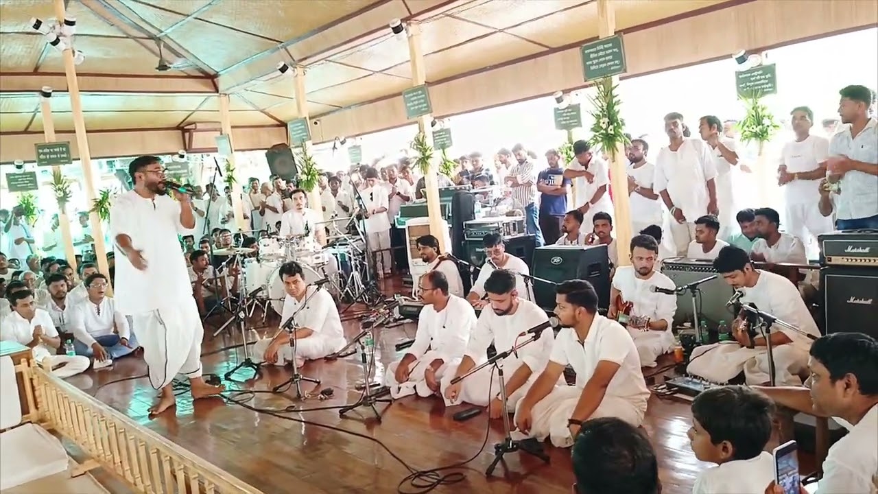 AE BHABA SAGARE..... HAMI ACHI TO MAJHARE.. KIRTAN AT THAKUR BANGAL NAAT MANDAP BY AYAN PURKAYASTA..