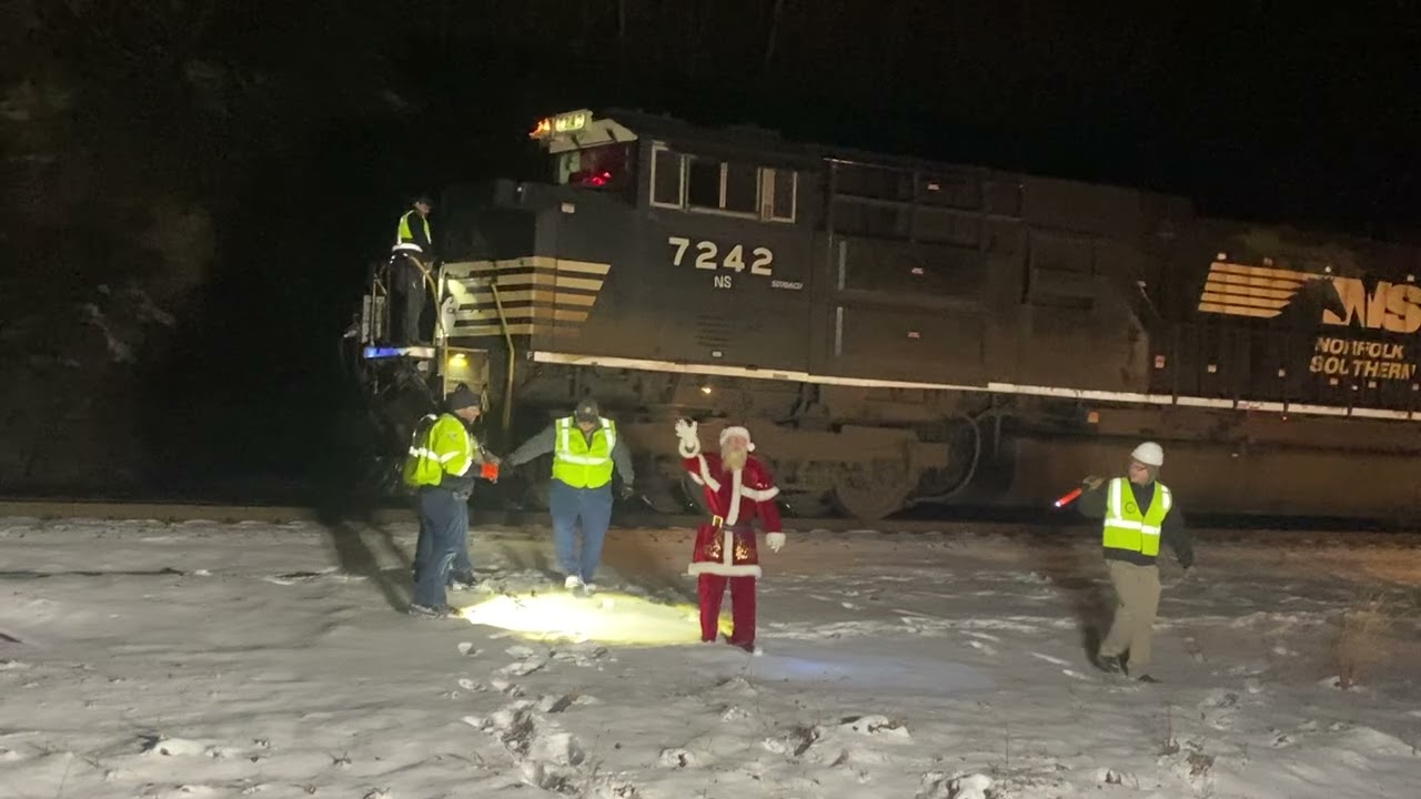 At horseshoe curve Santa special @theoldlaybay
