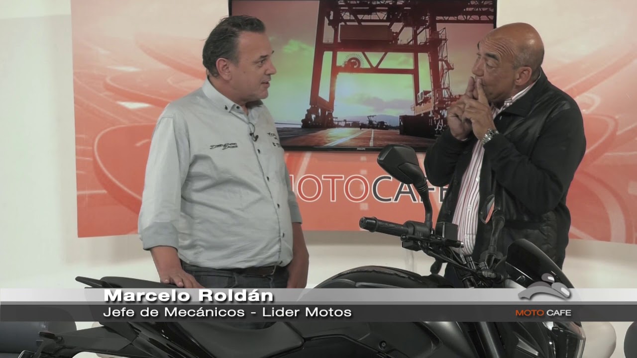 Moto Café Fecha 16-12-17 - Bloque 3 - Bajaj Dominar 400 en piso con Marcelo Roldán