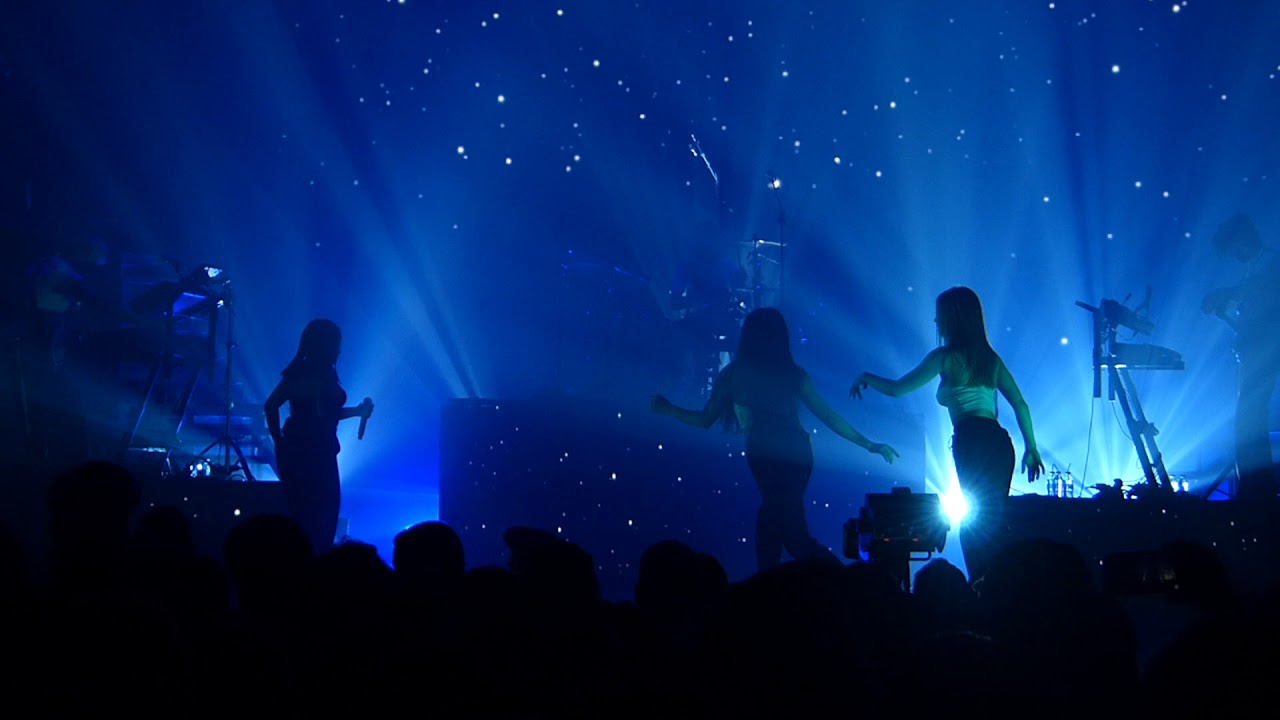Dua Lipa - My Love (Wale) / Lost In Your Light live O2 Apollo, Manchester 14-04-18