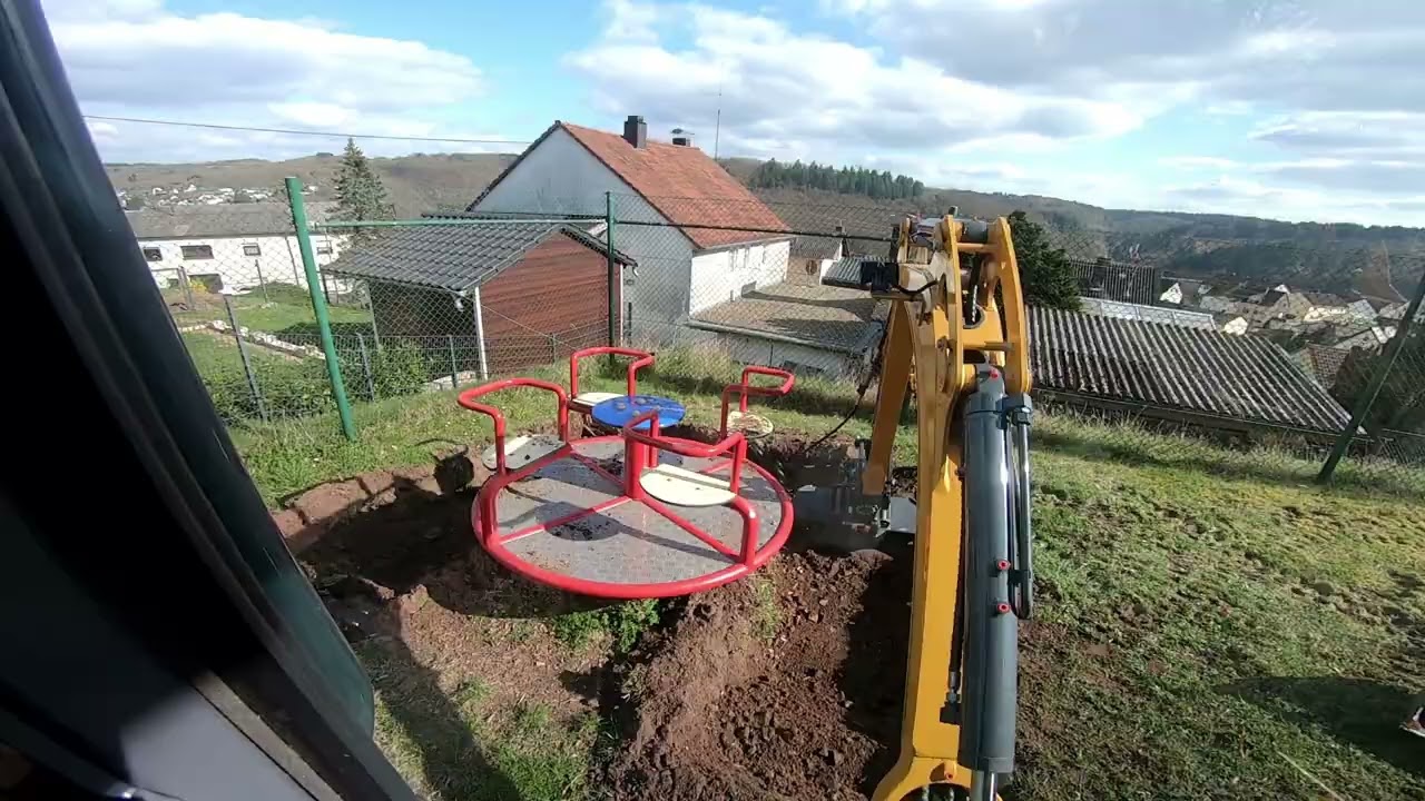 Aushub für Fallbetten auf dem Spielplatz || Bagger: XCMG XE20 E || Cab View