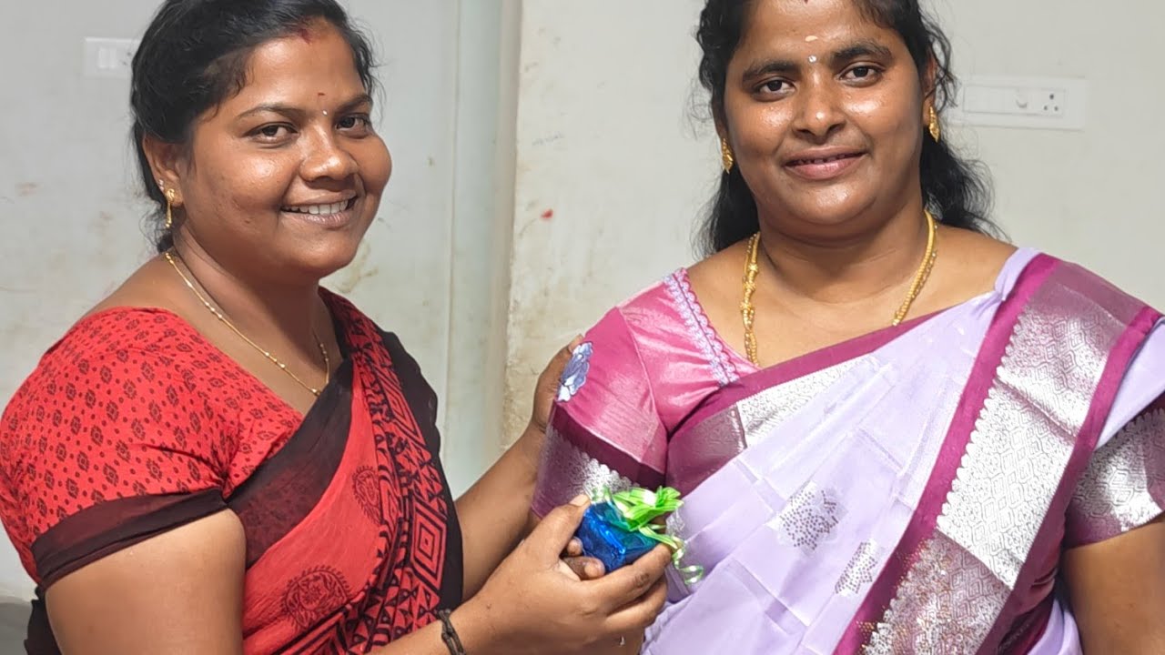 மோனிஷா அக்கா பிறந்த நாளைக்கு சுமி கொடுத்த கிப்ட் 