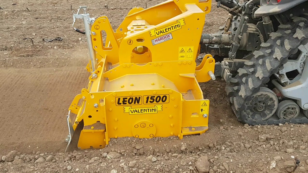 FRANGISASSI VALENTINI LEON 1500 CON TRATTORE CARRARO IN VALPOLICELLA