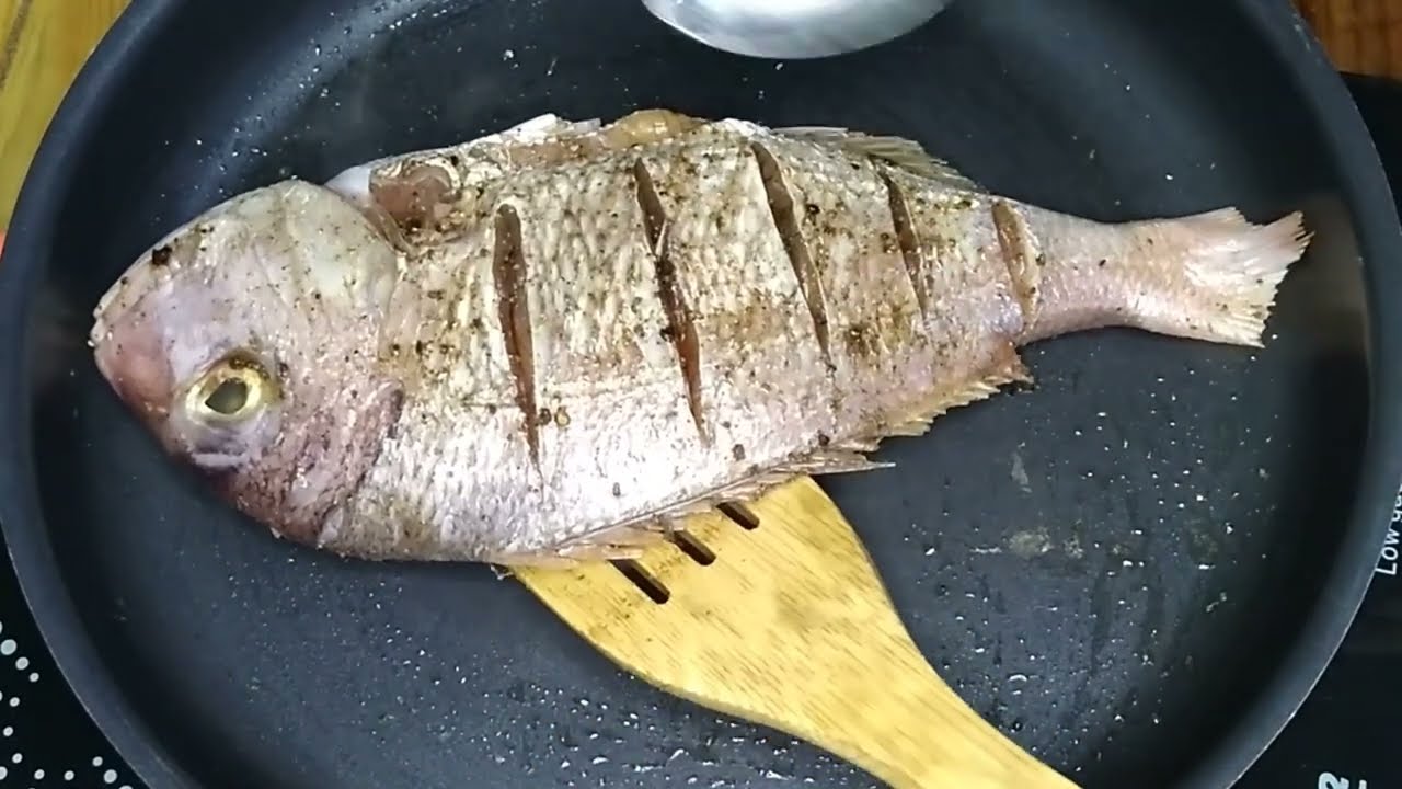 je vous montre comment réussir son poisson braisé a la poele et au four avec salade pomme de terre
