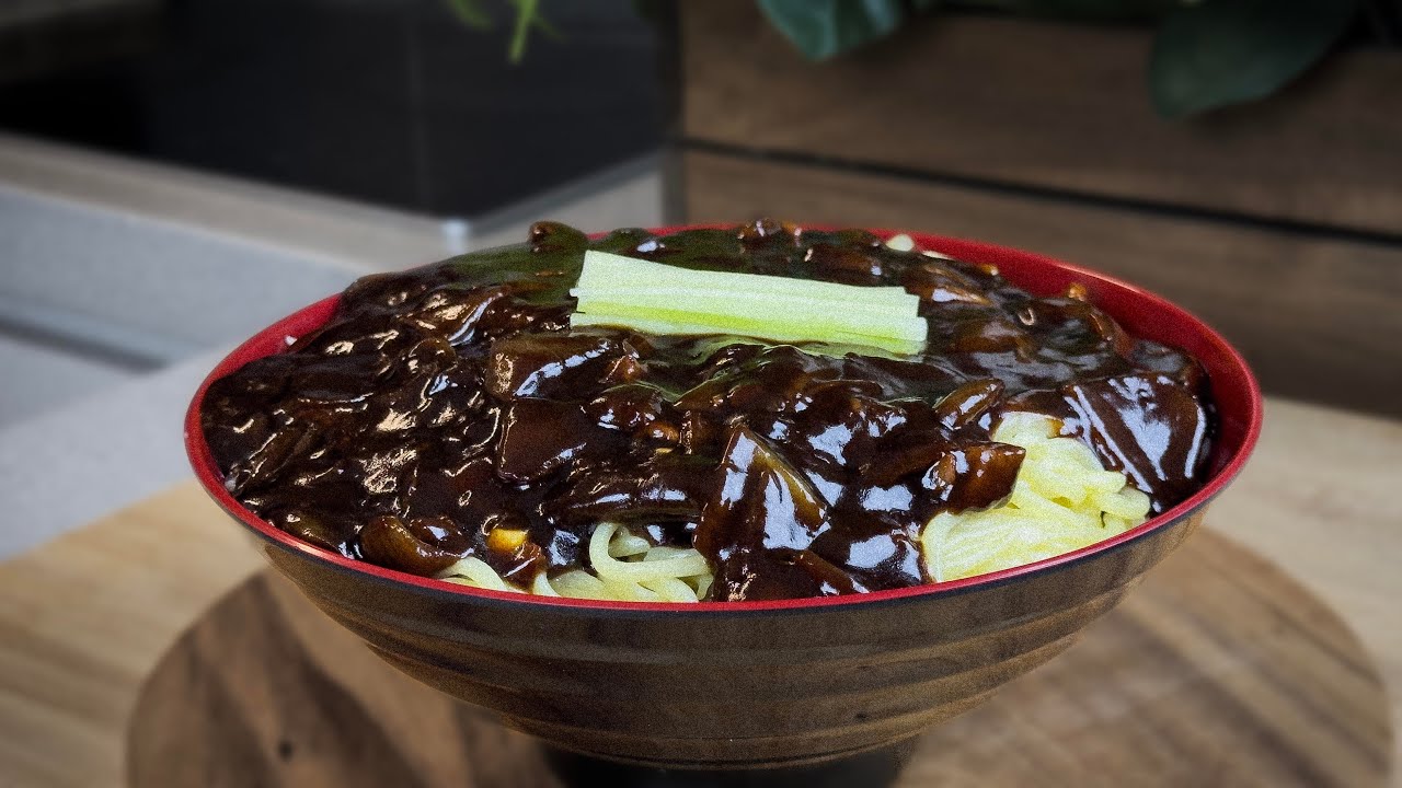 Jajangmyeon 🇰🇷 | Fideos Coreanos en Salsa de Frijoles Negros (Receta Tradicional)