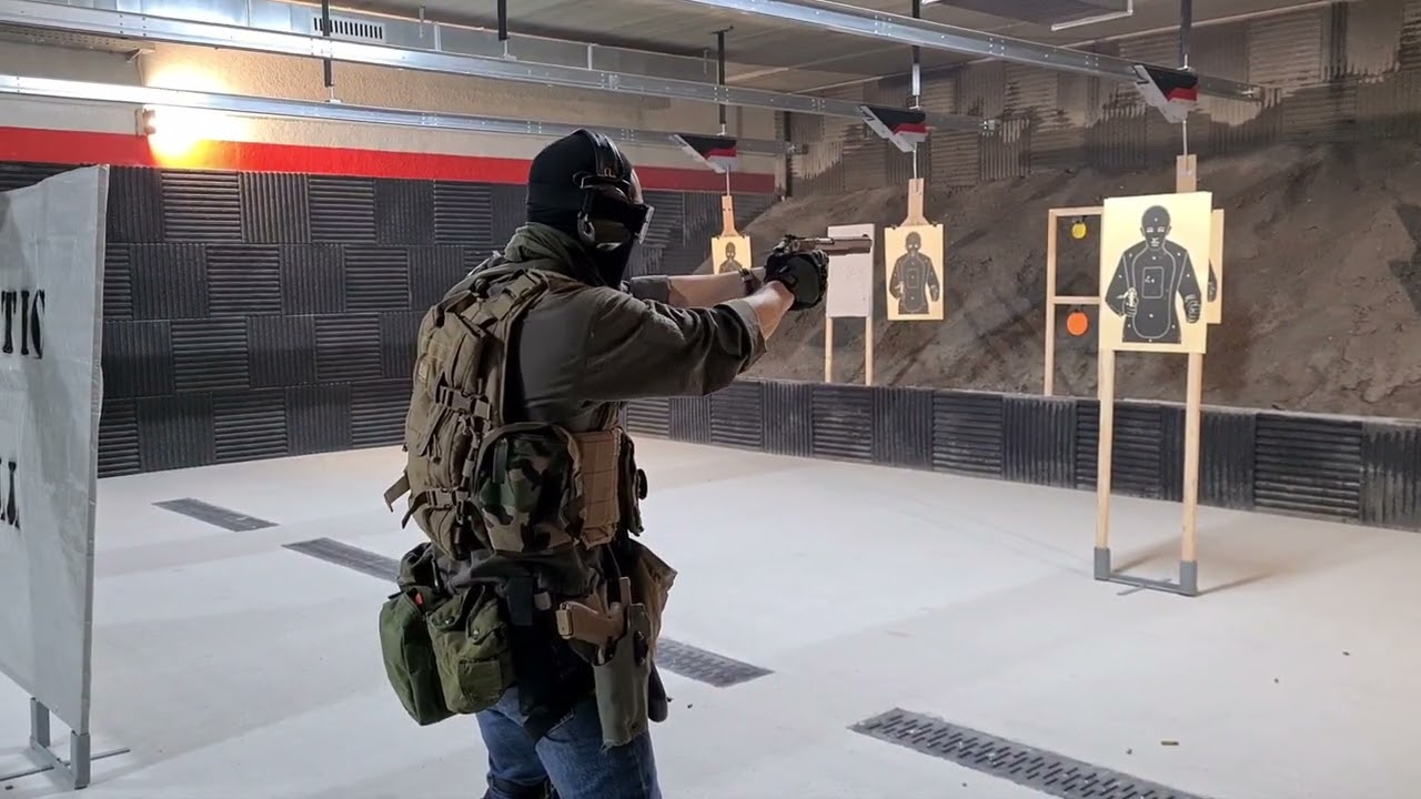 Me discovering new guns: AMT AutoMag III in .30 carbine