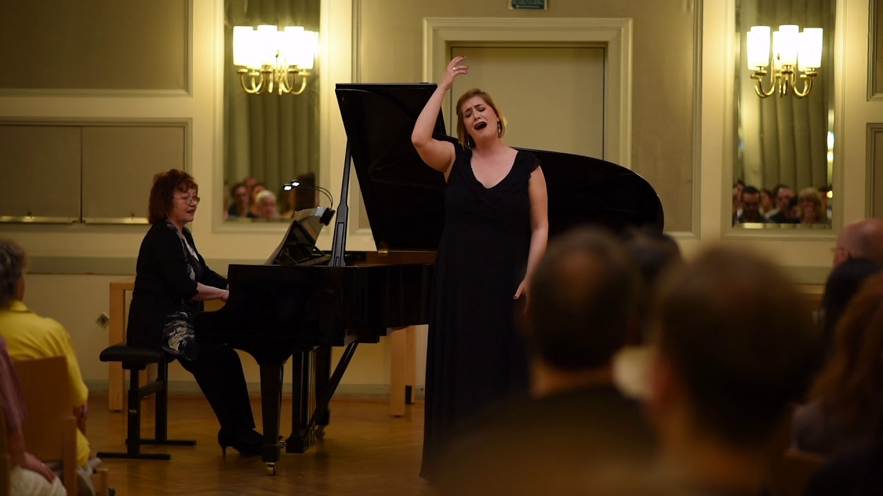 Lisa Ziehm (Soprano) - Klänge der Heimat (Csardas Rosalinde) 2019