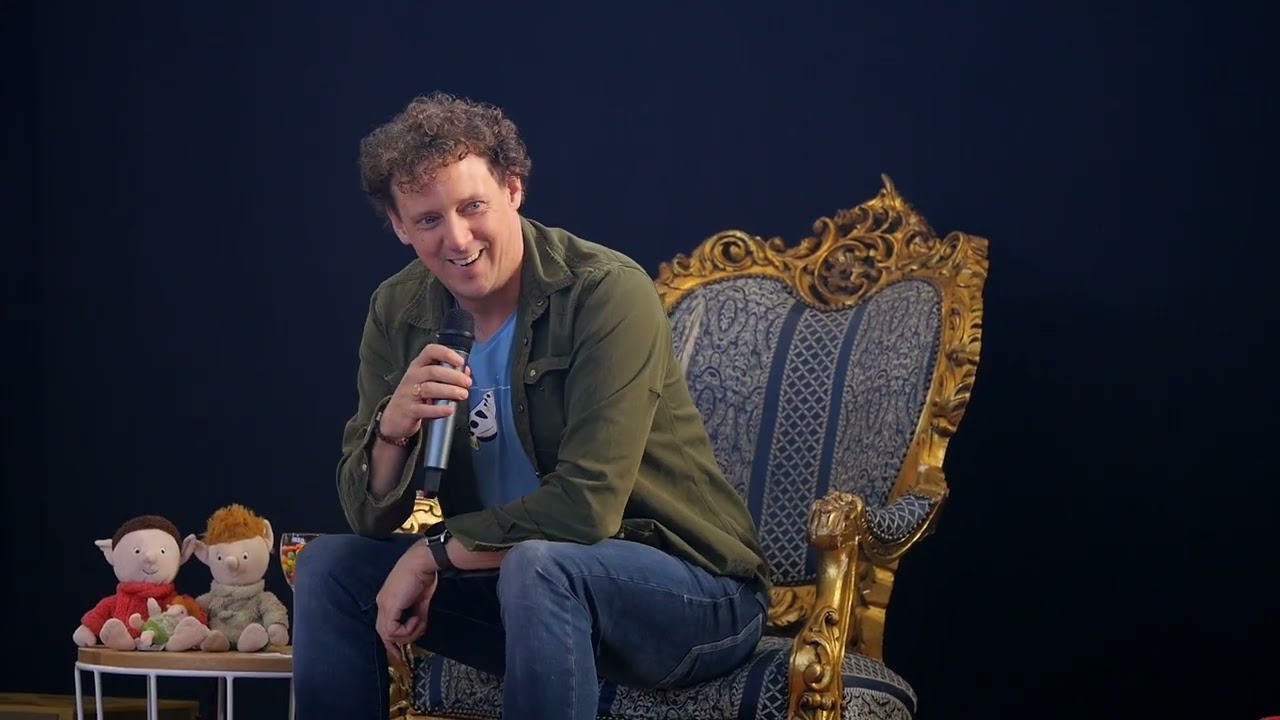 Jochem Myjer op bezoek bij PCB De Rank voor zijn Gorgelvoorleestour