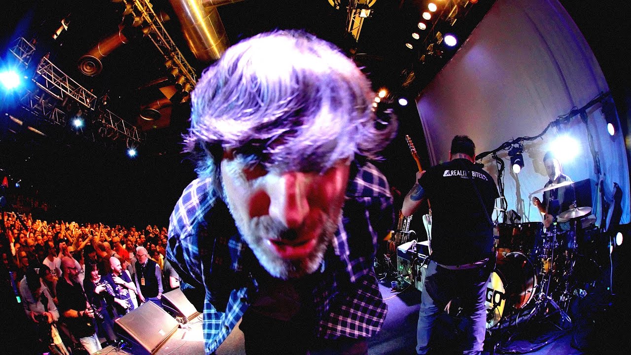 BUGO - FINALMENTE IO TI VEDO SICURA (Official Video)