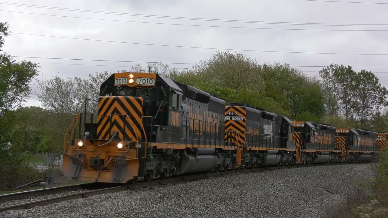 W&LE 7010 leader of 5 tigers and a big freight train on the Wheeling and Lake Erie
