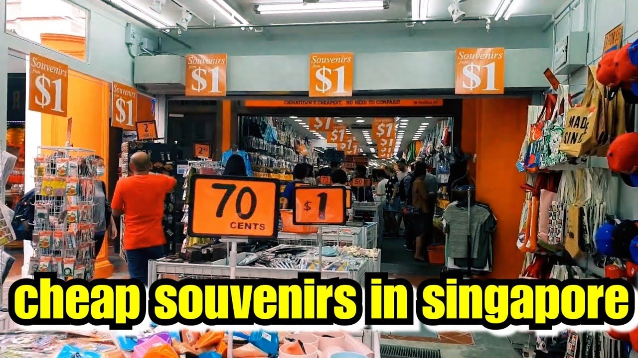 Chinatown : Cheap & best souvenirs in Singapore