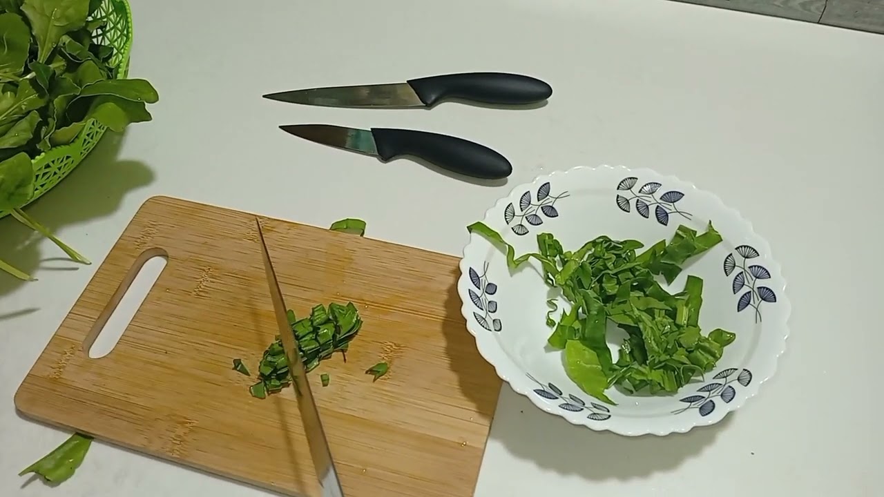 Easy Step-by-Step Guide: How to Properly Chop Fresh Spinach #Spinach #CookingTips #KitchenSkills #yt