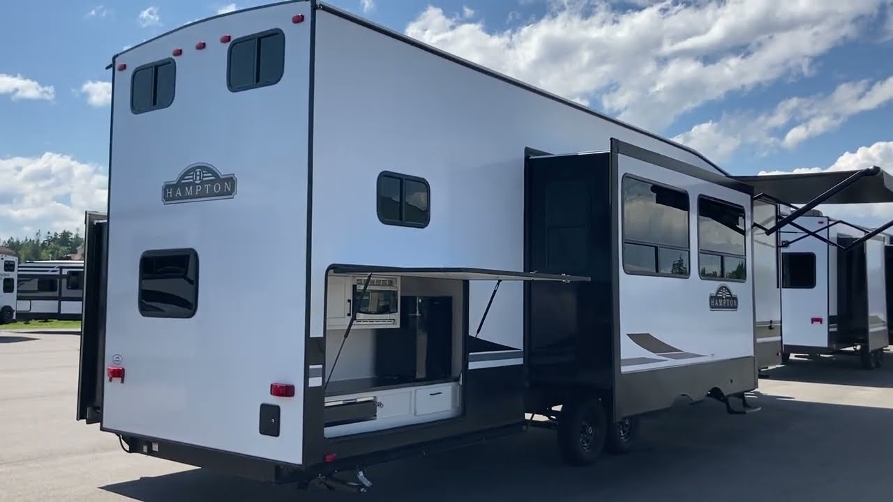 2022 Hampton HP364MBL