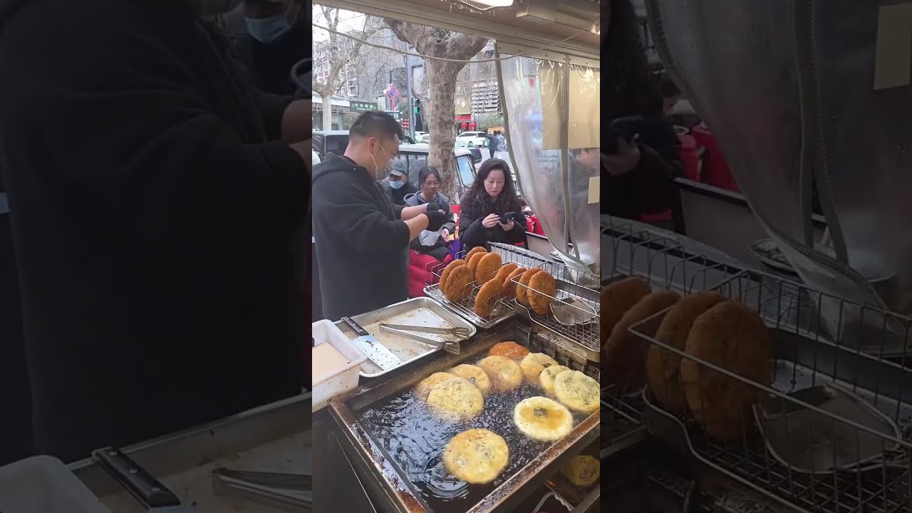 Set up a stall and sell 1,000 scallion pancakes every day!