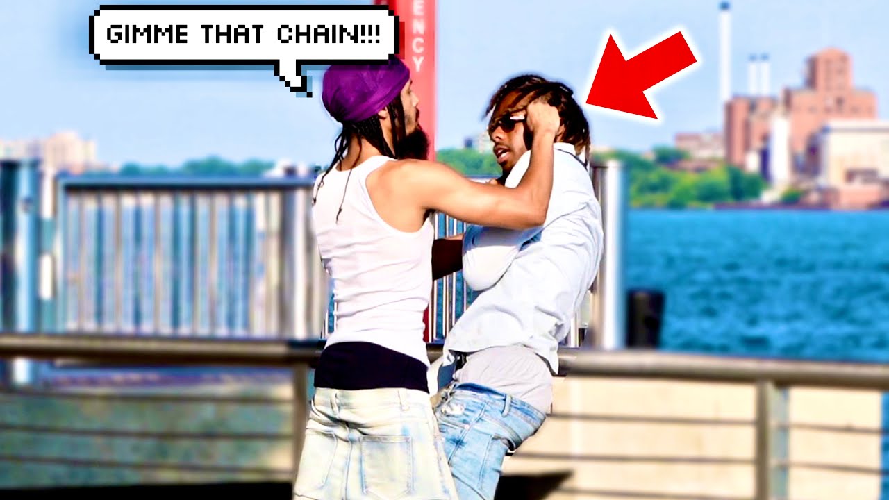 FLEXING EXPENSIVE JEWELRY IN THE HOOD!!! *HE ROBBED ME*
