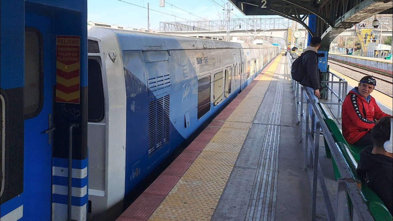 GM GT22 A900 remolcando a Formación Talgo IV Virgen De Lourdes por Est Remedios De Escalada 