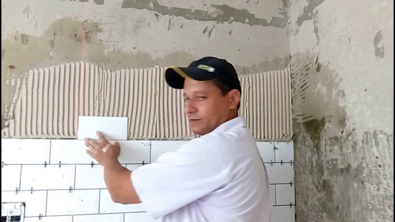 Como assentar Metro White na parede da cozinha passo a passo.