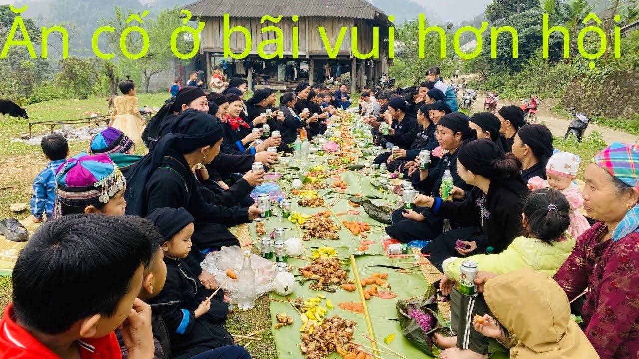 Chị em phụ Nữ La Chí thôn Làng Vi Xã Xuân Giang ngáo hứng tổ chúc Ngày Lễ Vatine 14/3