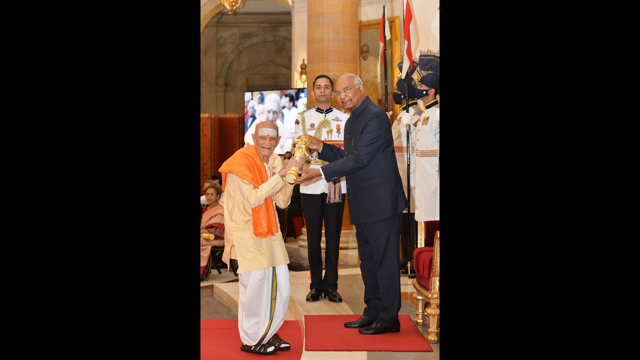 President Kovind presents Padma Shri to Shri H.R. Keshavamurthy for Art❤️#shorts #padmashri