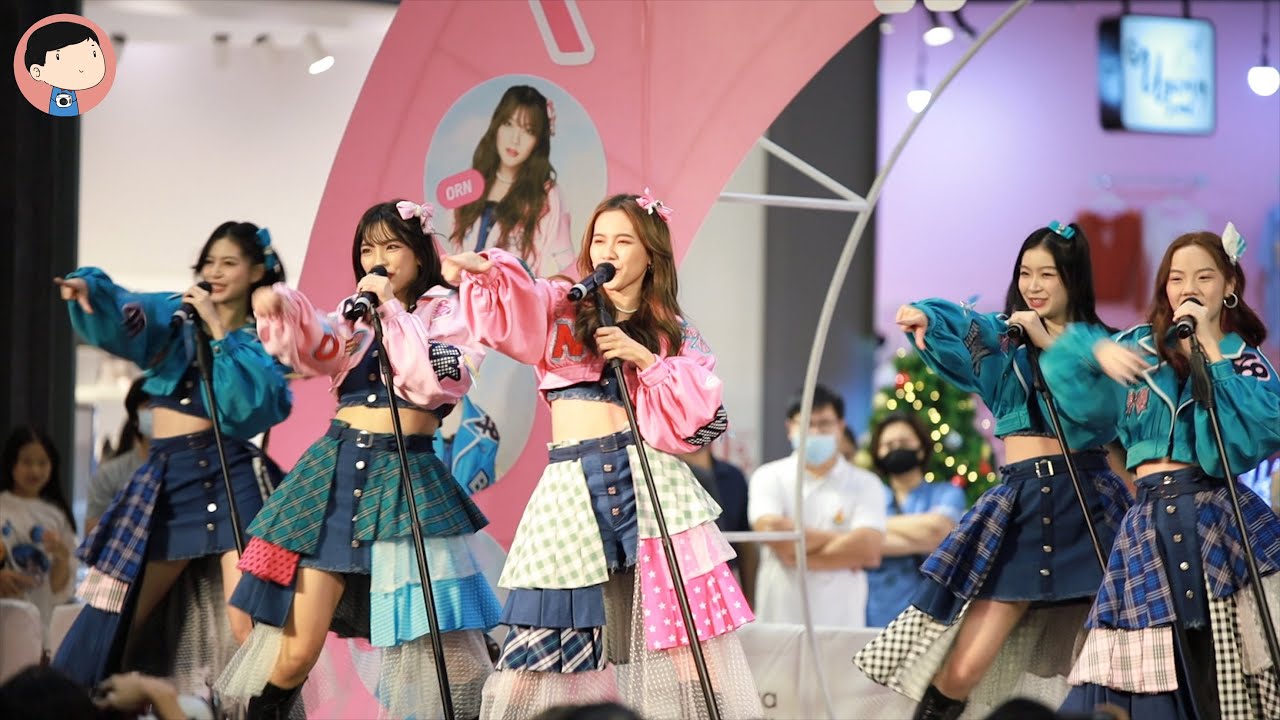 BNK48 - [FULL] @ Heavy Rotation Roadshow & Hi-Touch - Central Plaza Korat [15112020]