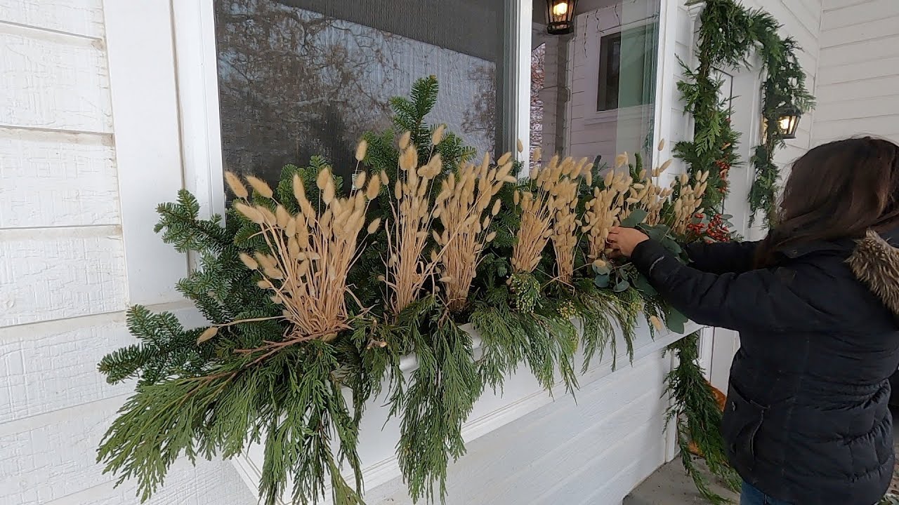 Setting Up a Bird Bath & Decorating Our Kitchen Entrance!  🐦❄️🎄 // Garden Answer