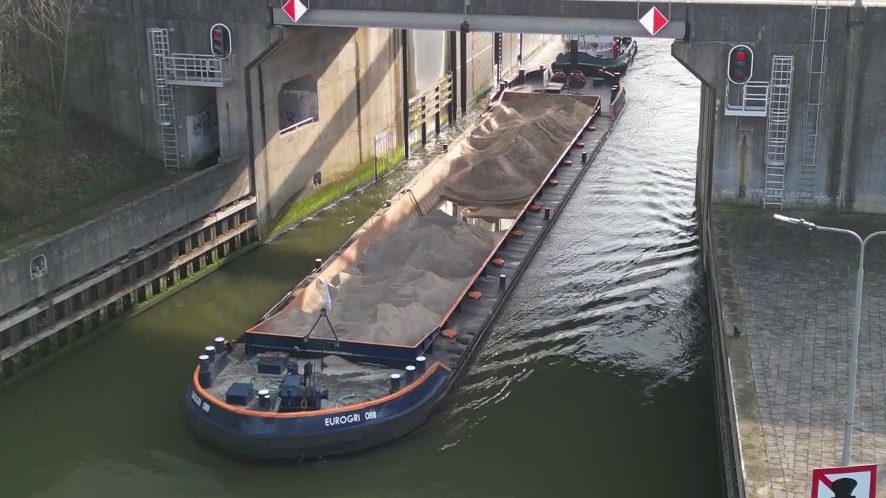 Push Boat Waddenzee Passing Maasbracht Lock | Dutch Inland Shipping