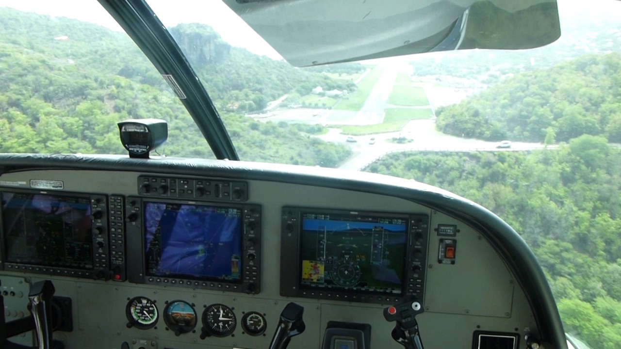 Amazing approach to St. Barth in a St. Barth Commuter Cessna Caravan