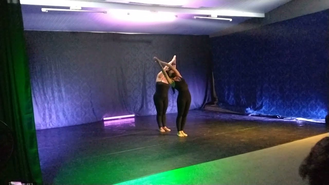 Yoga - Akaal (Ajeet Kaur) - G&eacute;ssica Maciel e Aline Veiga