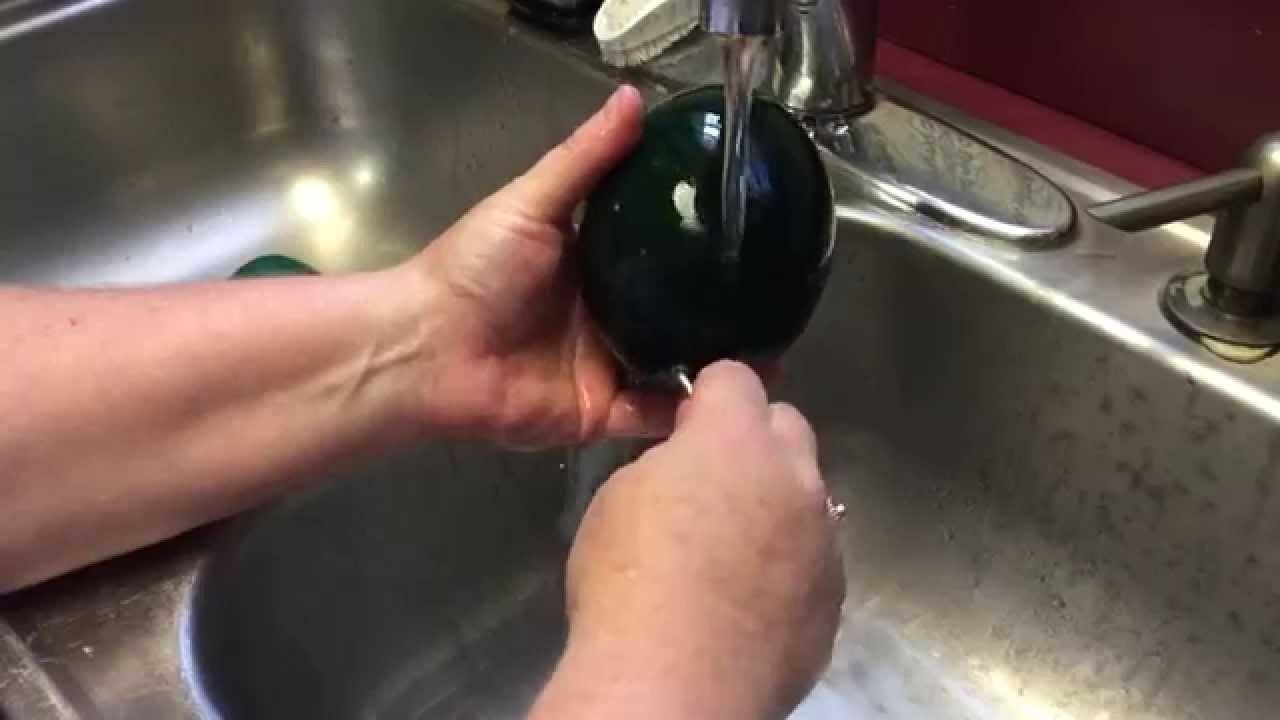 How to Drain or clean the inside of eggs